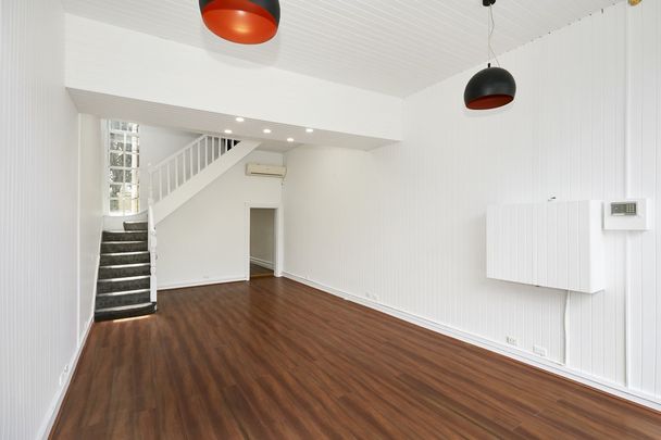 Spacious & Versatile Two-Level Home in Prime South Melbourne Location - Photo 1