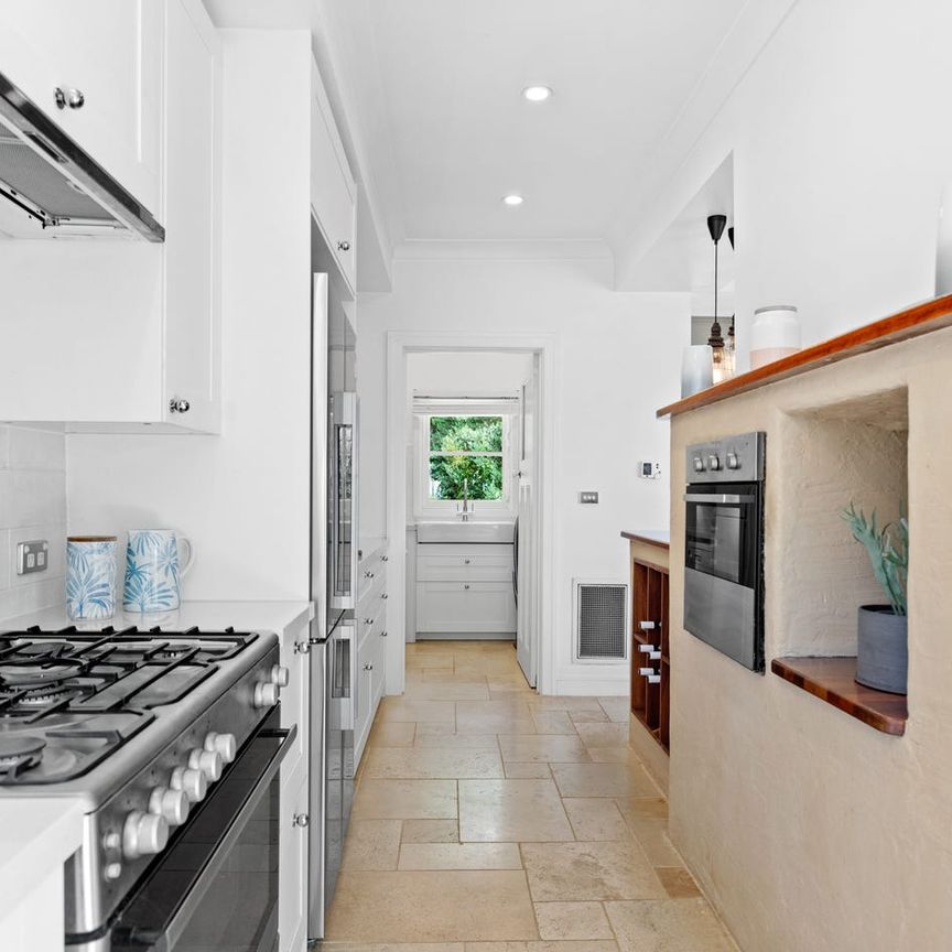 Enchanting Treechange On An Acre With Bay Views - Photo 1