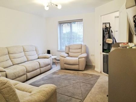 3 bedroom semi-detached house to rent - Photo 2