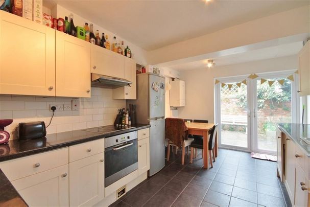 4 bedroom terraced house to rent - Photo 1