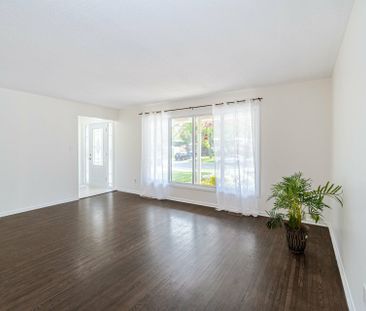 For Lease - 1093 Parthia Crescent, Mississauga, Ontario - Photo 2