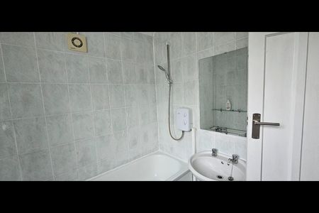 4 Bed Flat, Crescent Court, NW11 - Photo 5