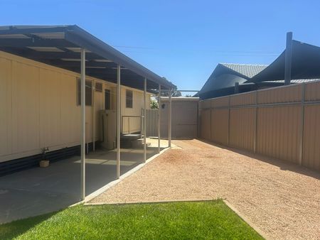 Renovated Three Bedroom House - Photo 3