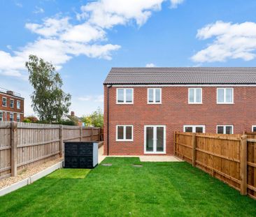 2 bedroom end of terrace house to rent - Photo 4