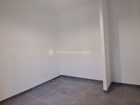 Location Appartement 3 pièces 51 m2 à Carmaux - Photo 3