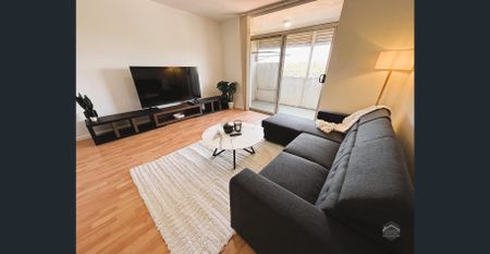 Executive, Fully Furnished Modern Unit - Photo 3