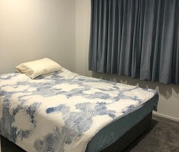 Tidy home in quiet neighbourhood - Photo 2
