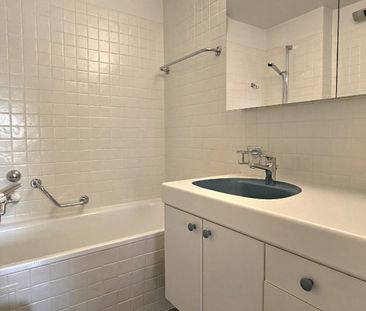 Luxurious 3.5-room apartment with balcony in quiet location Bottmingen - Foto 5