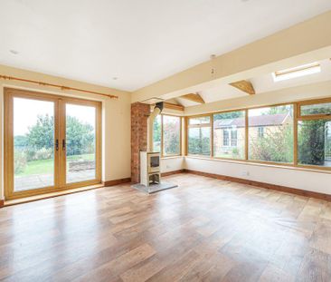 5 bedroom detached house to rent - Photo 2