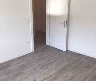 Attraktive 2,5-Zimmer-Wohnung mit Balkon in zentraler Lage - Photo 1