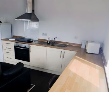 Two Bed Flat - Photo 5