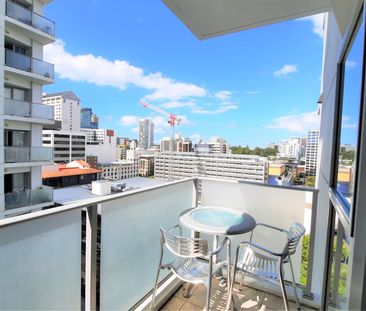 Spacious 2 Bedroom with Balcony - Photo 4