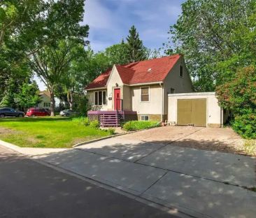 Entire 1400 S FT house in Parkallen, walking to U of A, LRT/Transit, PETS OK! | 7102 112 Street Northwest, Edmonton - Photo 1