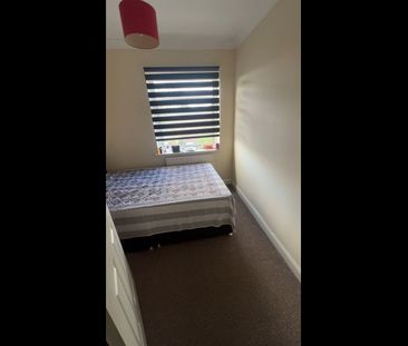 Room in a Shared House, Runfold Avenue, LU3 - Photo 2