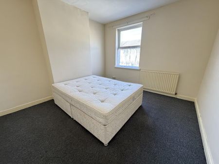 2 bedroom terraced house to rent - Photo 4