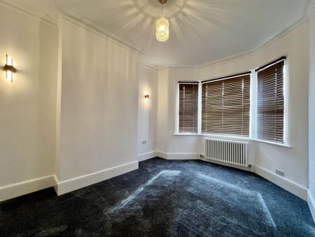 Guide Price £2,600 pcm - Available Now - Part Furnished - Photo 2