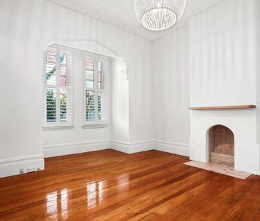 Spacious Family Home In Prime Beachside Locale - Photo 2