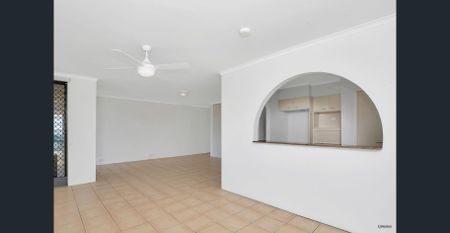 SPACIOUS BEACHFRONT LIVING - Photo 2