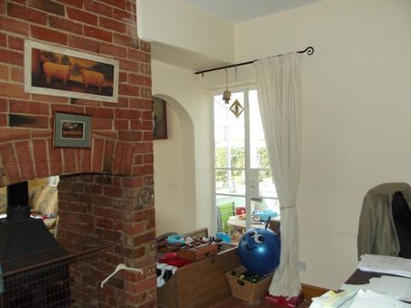 3 bedroom semi-detached house to rent - Photo 3