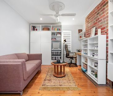 Stylish, convenient home! - Photo 3