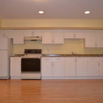 $1,950 / 2br - 1172ft2 - Spacious 2 bdrm bsmt suite available - Photo 3