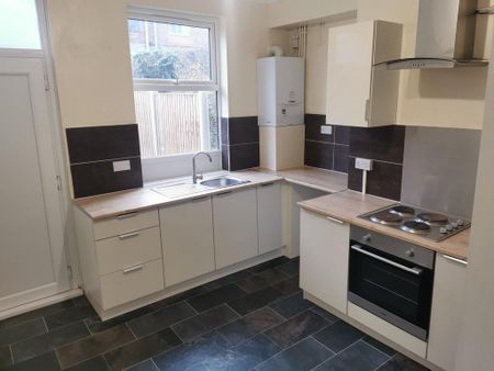 2 bedroom terraced house to rent - Photo 2