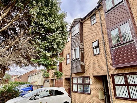 4 bedroom house to rent - Photo 1