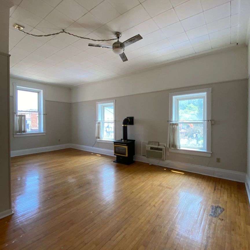 32 Grand River Street N #Unit C - Photo 1