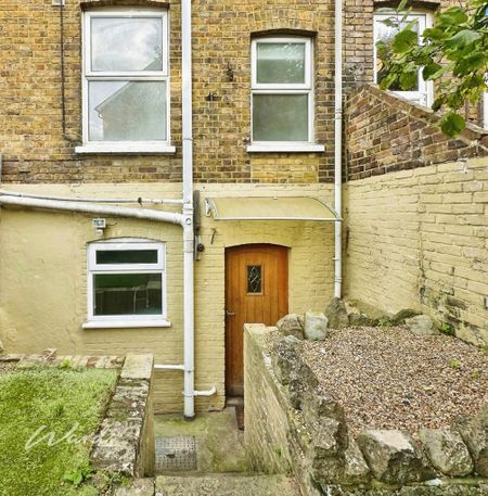 2 bedroom ground floor maisonette to rent - Photo 5