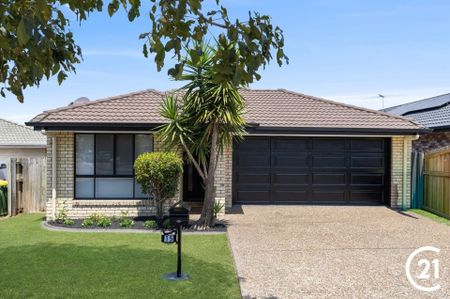 Stylish & Spacious Family Home in Prime Collingwood Park Location - Photo 2
