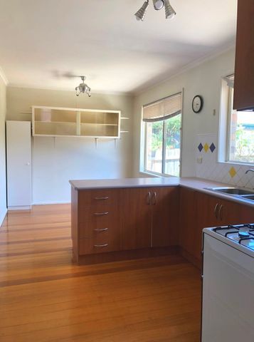 Light filled home! - Photo 4