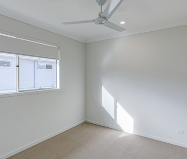 5 Florida Crescent, Spring Mountain, QLD - Photo 2