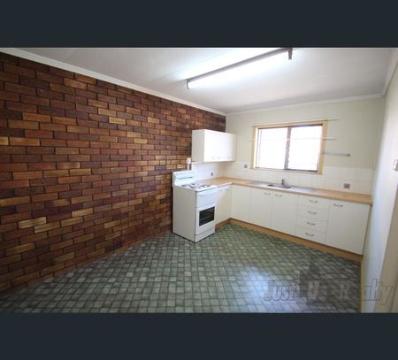 3/11 Coomber Street, Svensson Heights, Qld 4670 - Photo 3