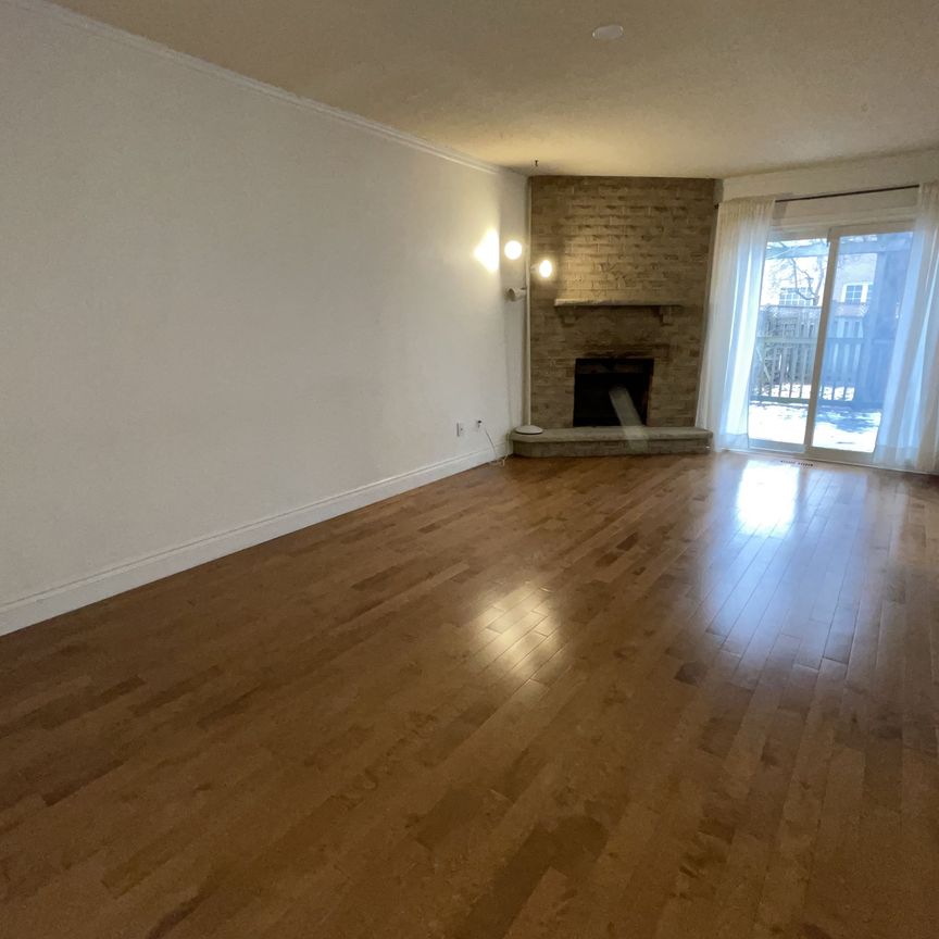 For Lease - 3216 Dovetail Mews Unit# MAIN & 2nd FLOOR, Mississauga, Ontario - Photo 1