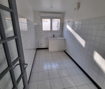 Location Appartement 2 pièces 54m² ARLES 13200 - Photo 3