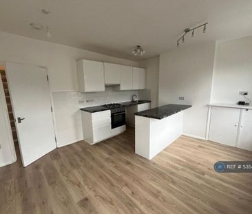 3 bedroom flat to rent - Photo 3