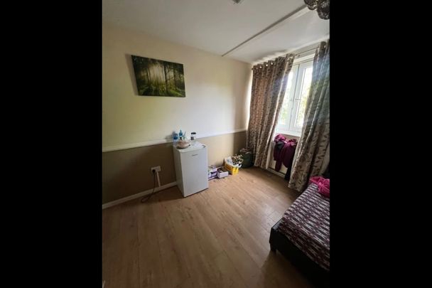 Room in a Shared House, Winford Court, SE15 - Photo 1