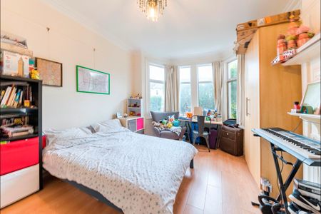 3 Bed Terraced House, Liddell Gardens, NW10 - Photo 3