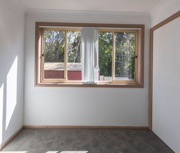 Large family home within walking distance to the water's edge - Photo 6