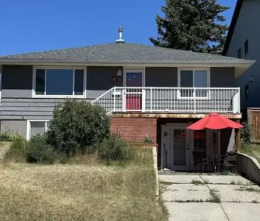 Desirable Capitol Hill - Charming Mid Century Main Floor & Private Lower Laundry | Calgary - Photo 1