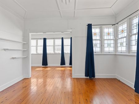 Fully Renovated 3-Bedroom Home – Central Location, Move-In Ready - Photo 2