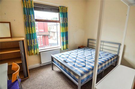 5 bedroom end of terrace house to rent - Photo 4