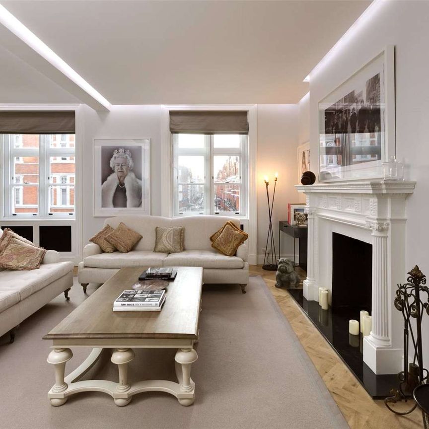 This is a beautiful three bedroom apartment located on the second floor of a period building on North Audley Street. - Photo 1