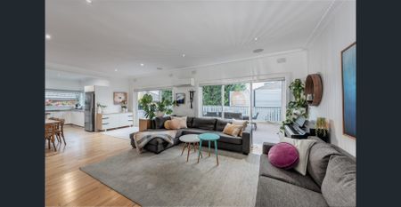 Private & Secure Family Home in Balwyn - Photo 4