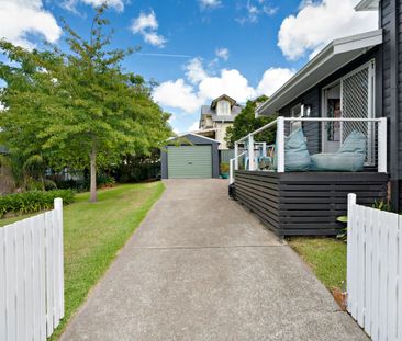 Stylish Three Bedroom Home - Photo 5