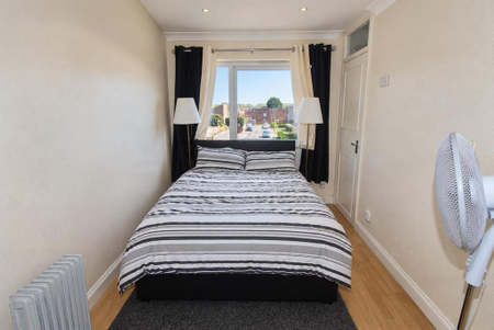 1 bedroom flat to rent - Photo 2