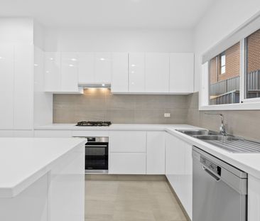 Two bedroom unit in a great location (6 Month Lease Only) - Photo 6