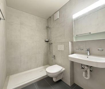 Appartement entièrement rénové de 2.5 pièces au 1er étage à Granges... - Photo 2