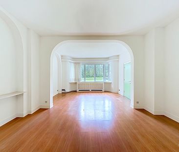 Gelijkvloerse verdieping met één slaapkamer in Bruxelles - Photo 2