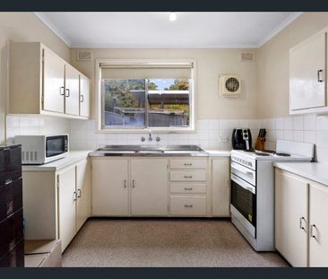 Charming 3-Bedroom Home! - Photo 4